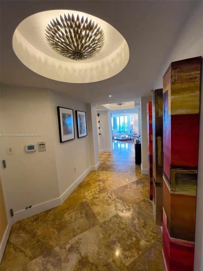 Foto del edificio - 9401 Collins Ave