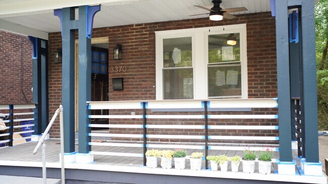 Foto del edificio - 3370 Parkview Ave