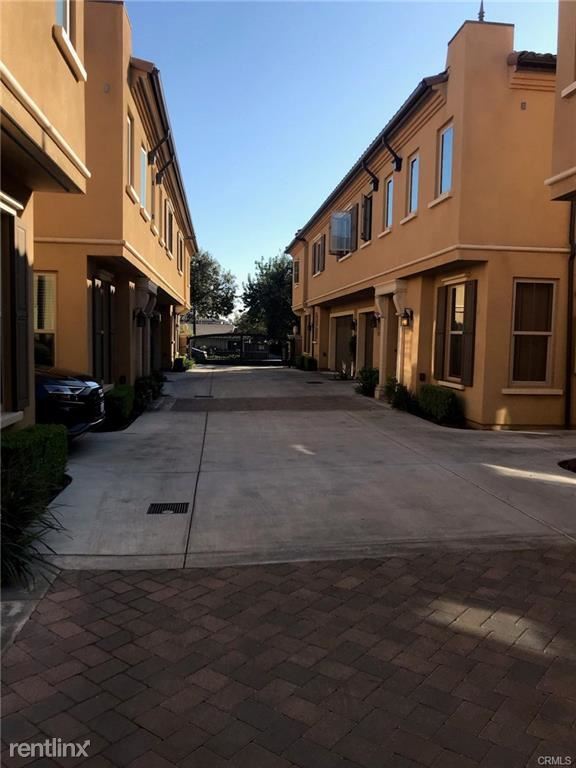 Primary Photo - 3 br, 3.5 bath Condo - 921 Fairview Ave Apt C
