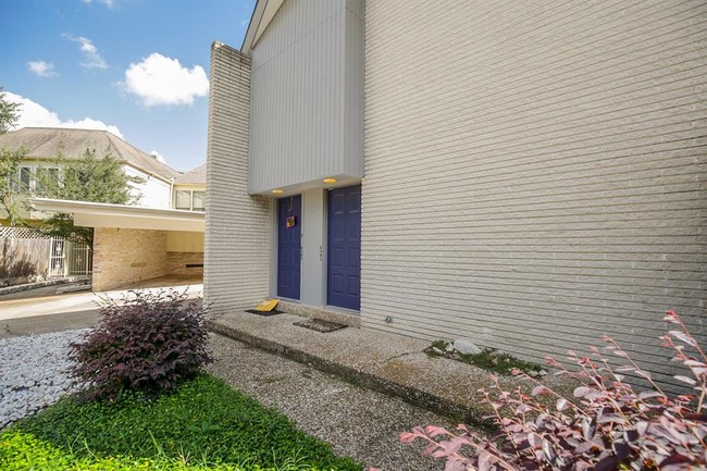 Foto del edificio - 6301 Deerwood Rd
