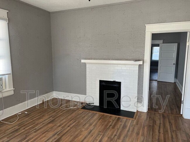Building Photo - 304 Ambler Ave