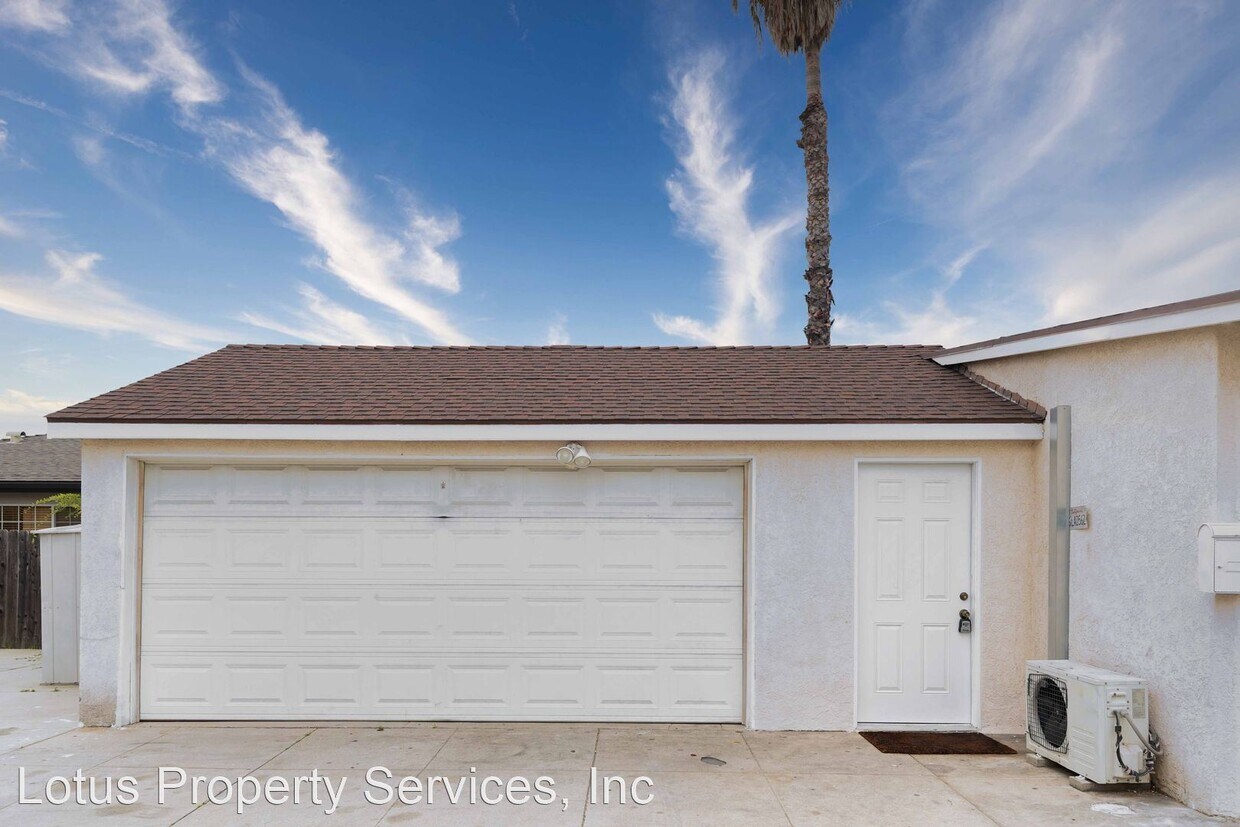 Foto principal - Studio, 1 bath House - 2472 1/2 Oneida St