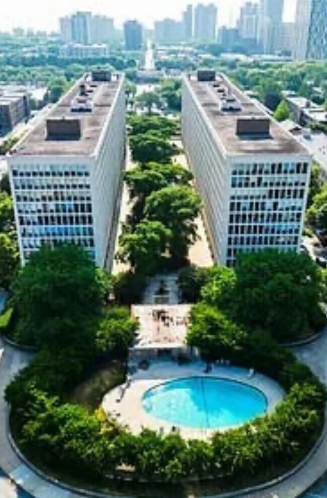 Foto del edificio - 1400 E 55th Pl