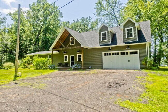 Foto del edificio - 30 Cove Island Rd