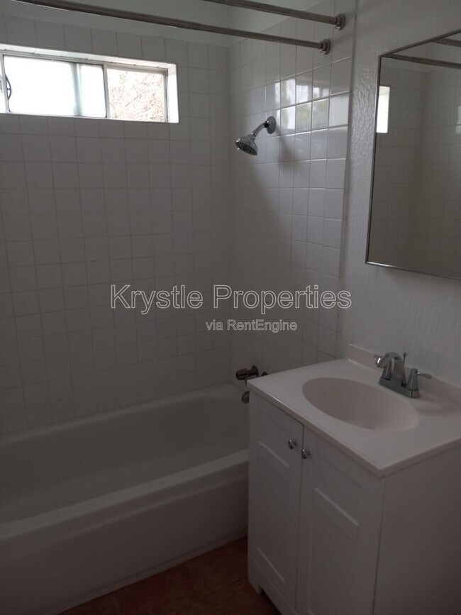 Foto del edificio - 350 Thomas Ave