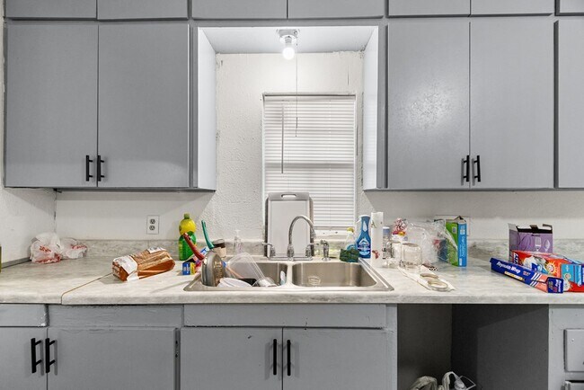 Building Photo - 1322 N Lincoln Ave