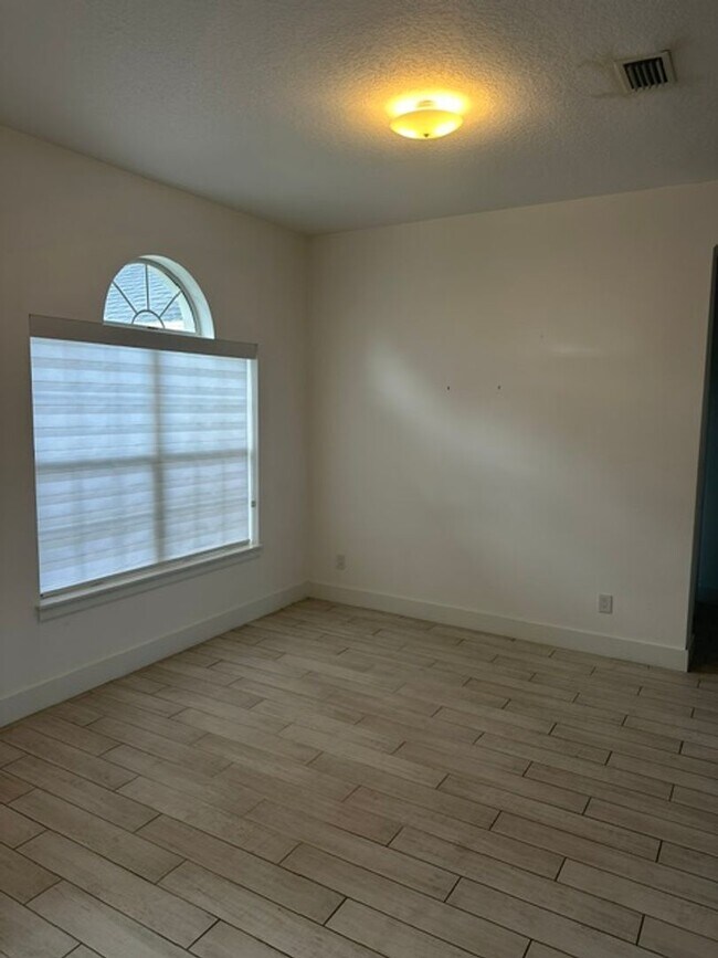 Building Photo - 105 Oceans Edge Dr