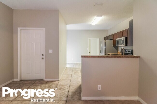 Building Photo - 2102 Madeira Dr