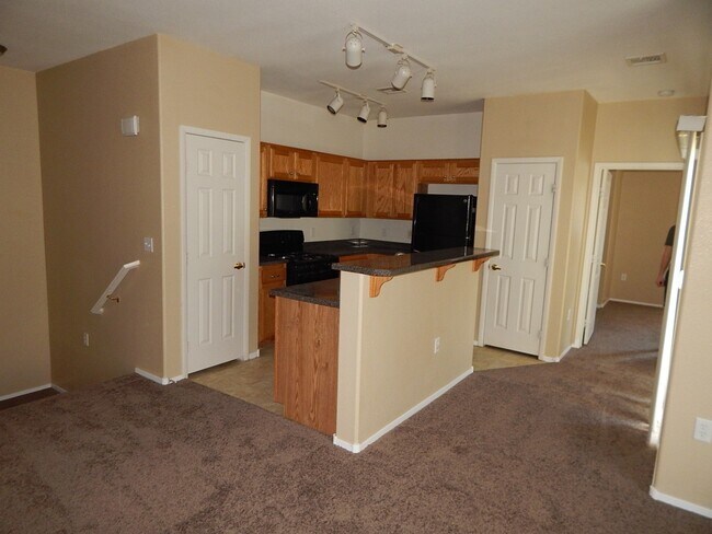 Building Photo - Nice 2 Bedroom Condo Available
