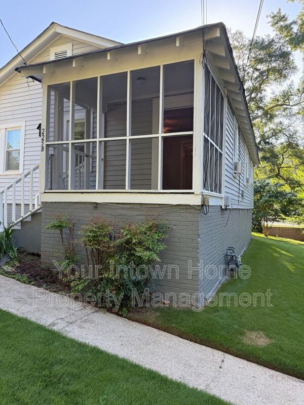 Primary Photo - 225 Lowry St NE