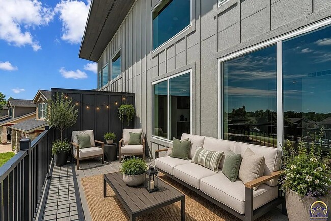 Building Photo - 4849 NW Astor Park Dr
