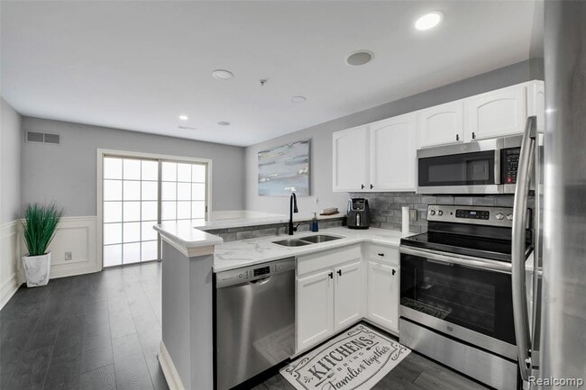 Building Photo - 3285 Newbury Pl