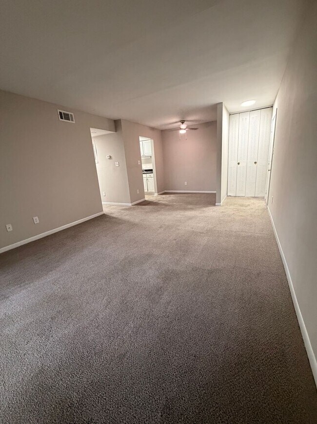 Foto del edificio - 201 Orchard Trace Ln