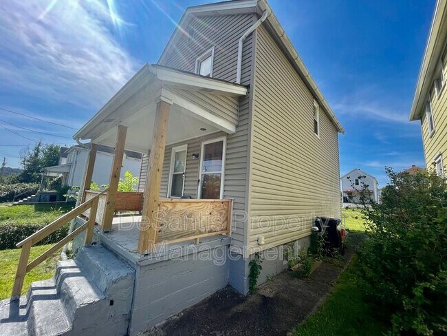 Building Photo - 301 Wykes St
