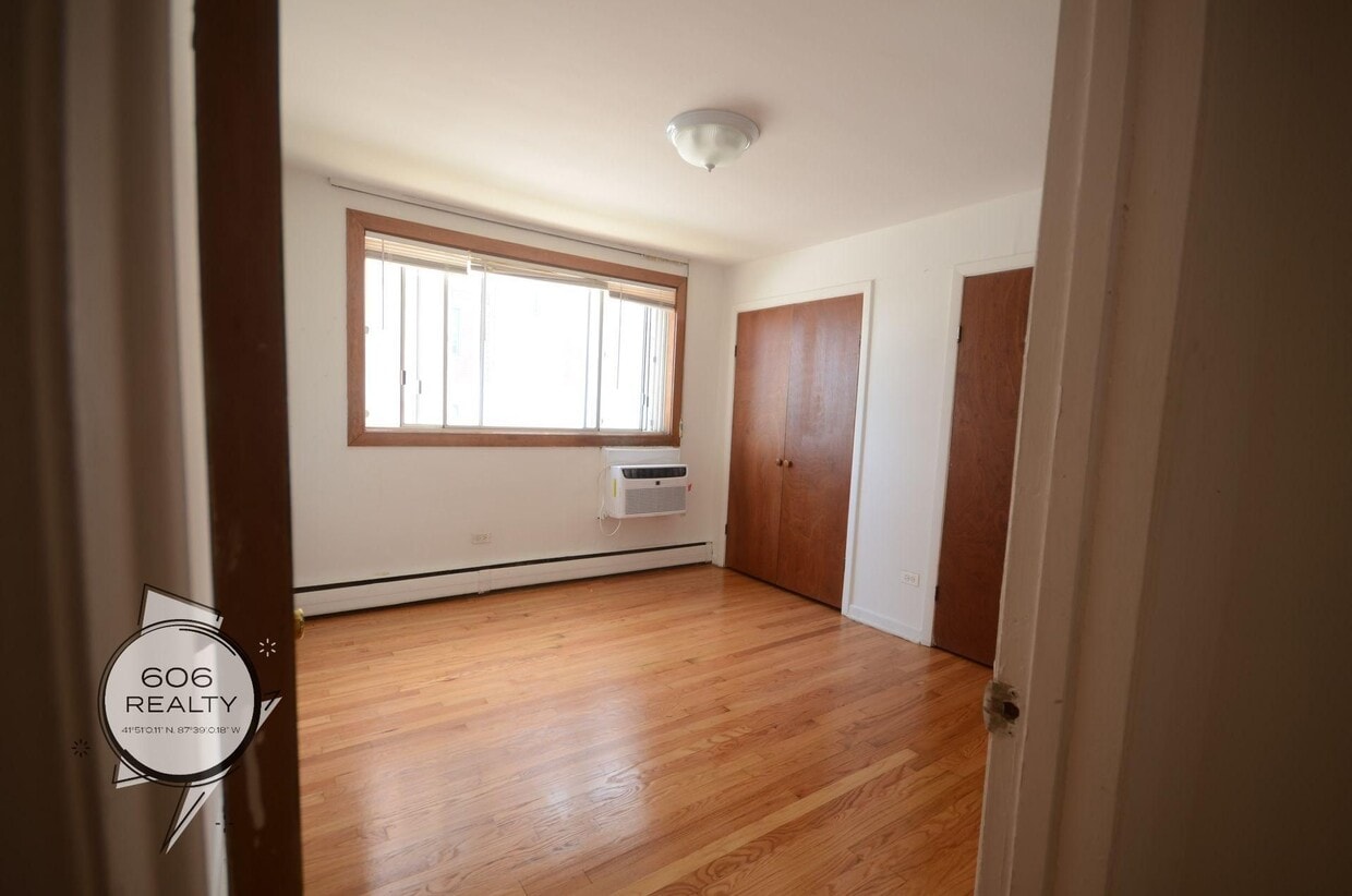 Building Photo - 1408 W Juneway Terrace