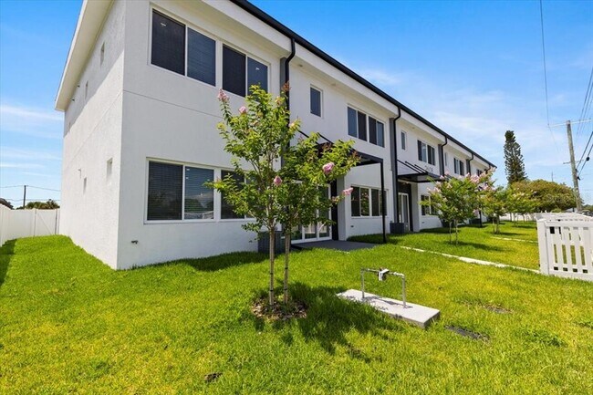 Foto del edificio - 2608 W Columbus Dr