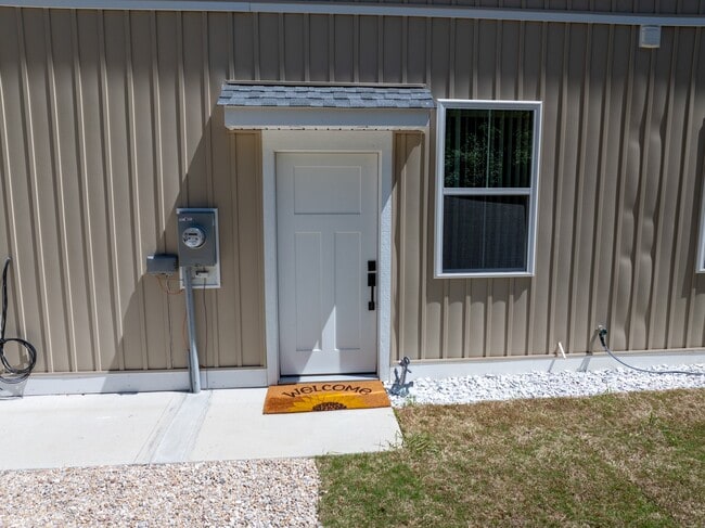 Building Photo - 198 New Beach Rd