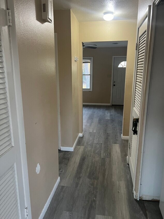 Foto principal - 503 E Lowell Ave