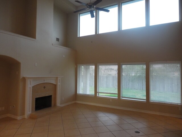 Building Photo - 325 Lancaster Ln