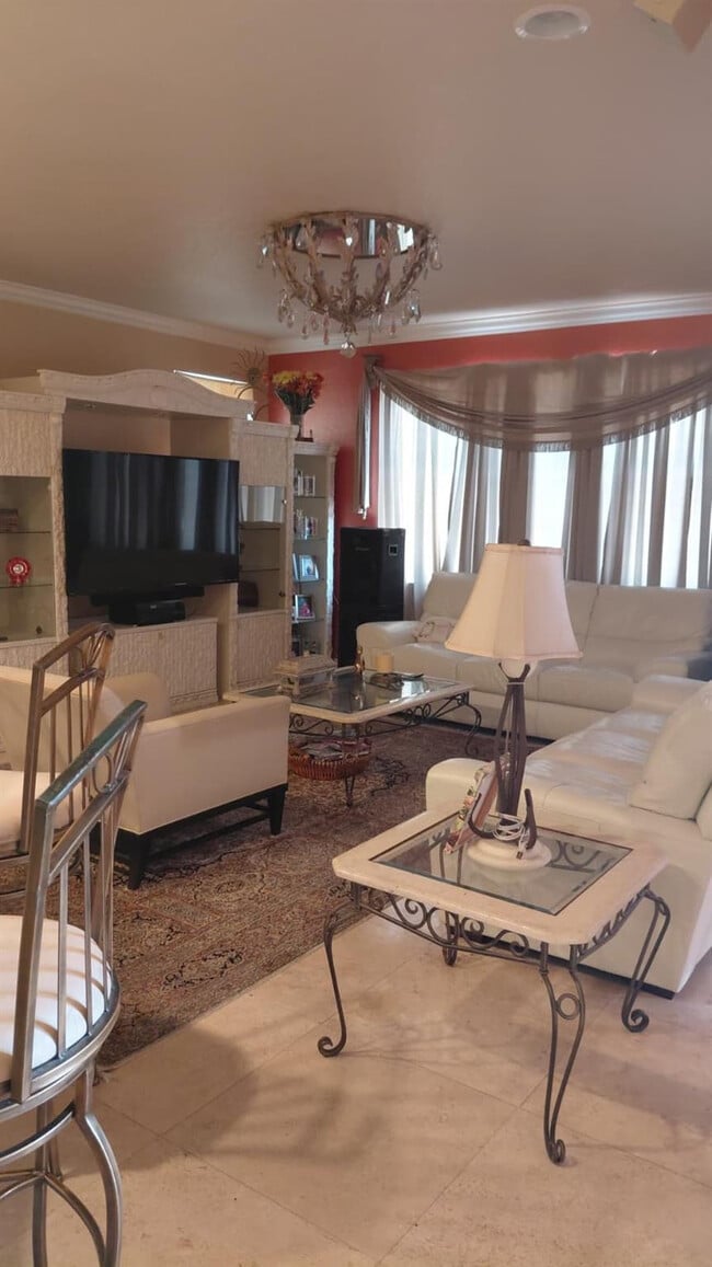 Building Photo - 13118 SW 45th Dr