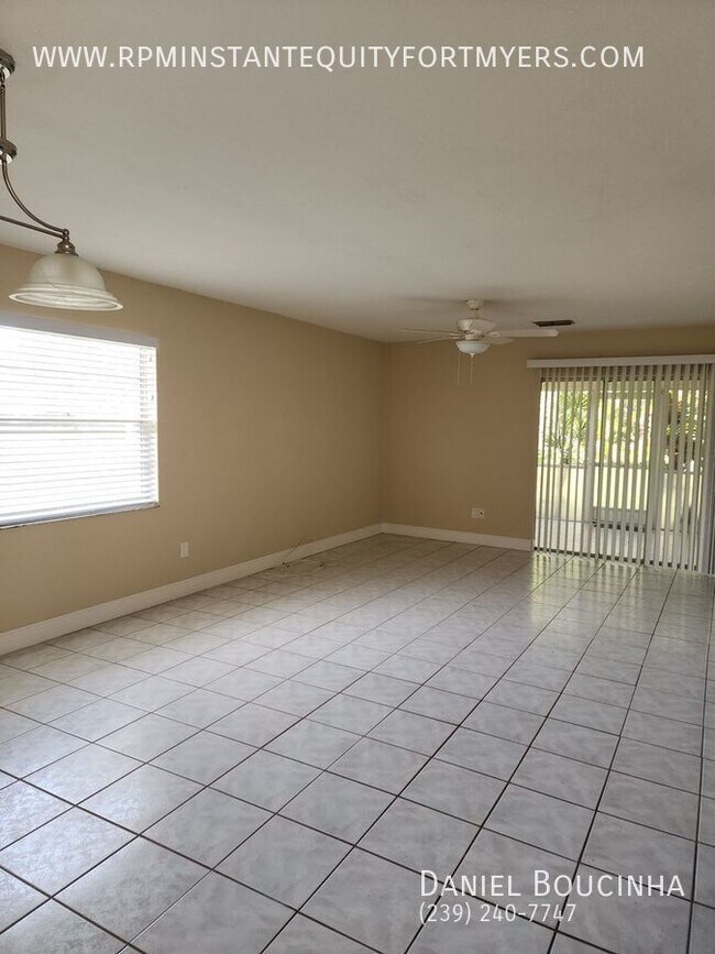 Building Photo - Upgraded 2-Bedroom Duplex in Cape Coral