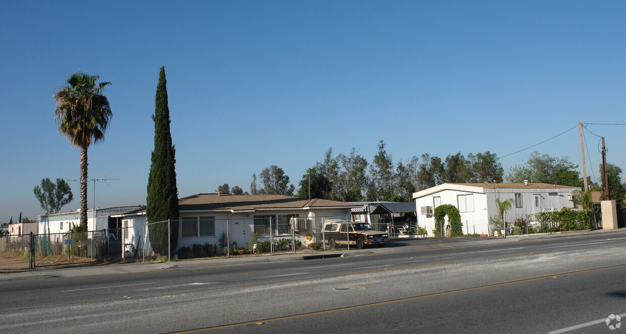 Foto del edificio - 21835 Eucalyptus Ave