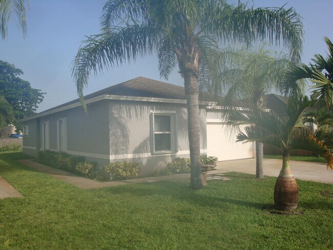 Foto del edificio - 317 Jennings Ave
