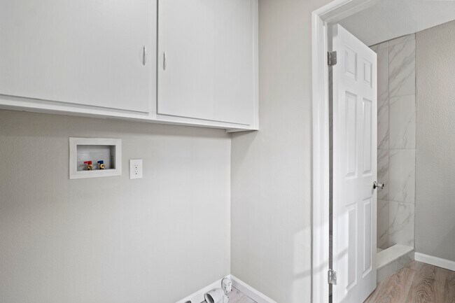 Building Photo - 44228 Foxton Ave