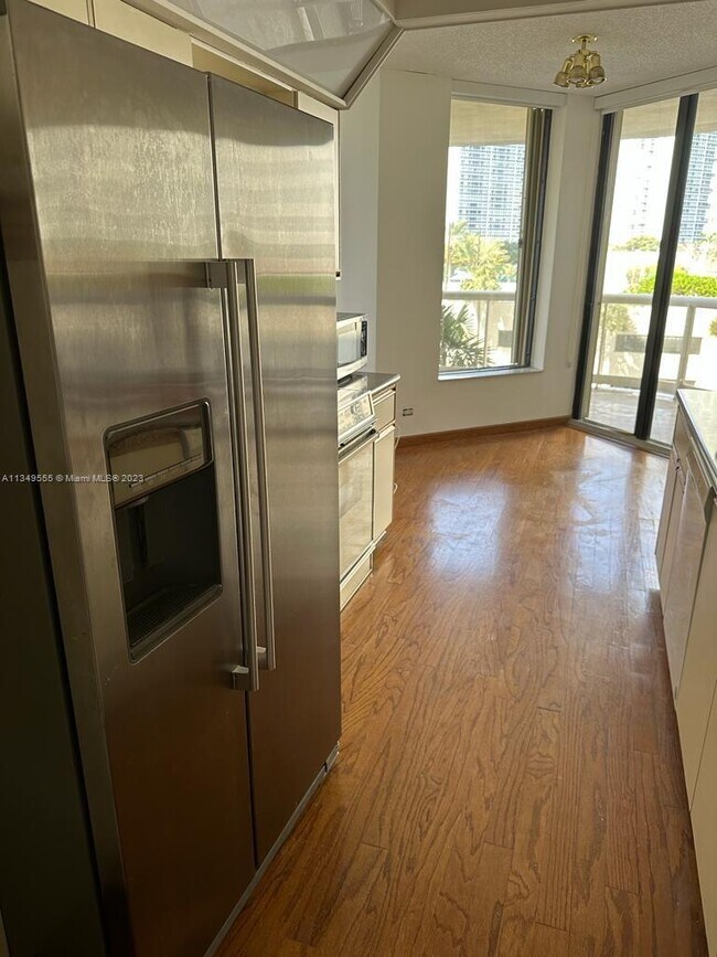 20191 E Country Club Dr Unit 403, Aventura, FL 33180 Condo for Rent