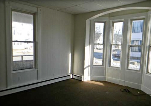 Building Photo - 13 Main St