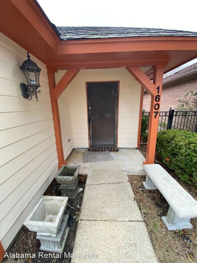 Building Photo - 3 br, 2 bath House - 1607 Salisbury Place