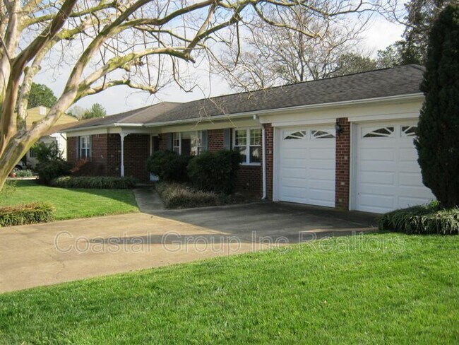 Building Photo - 5137 Janet Dr