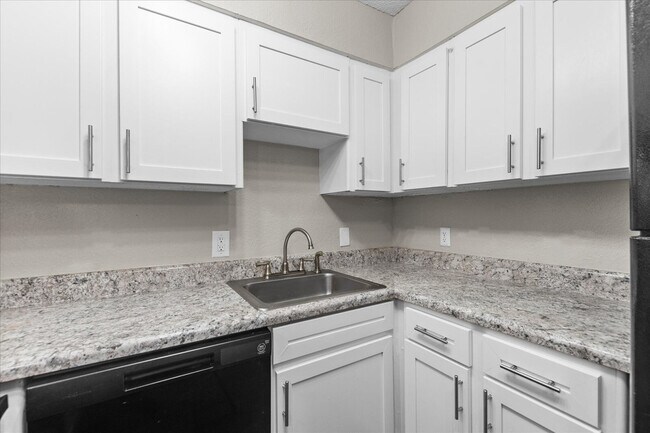 Foto del edificio - Riverside North Apartment Homes