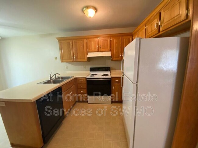 Building Photo - 3382 W Montclair St