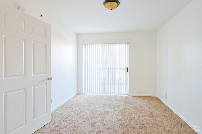 2 habitaciones, 2 baños - 1050 pies cuadrados - 2.º dormitorio - Montierra Ranch