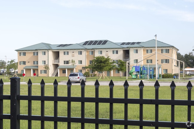 Building Photo - East Pointe Place