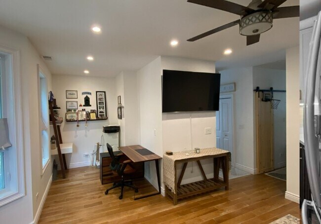 Foto del edificio - 2821 N Springfield Ave