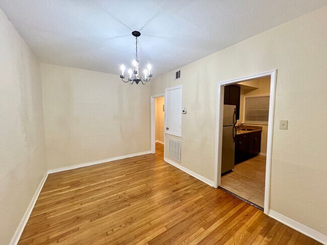 Building Photo - Rosewood