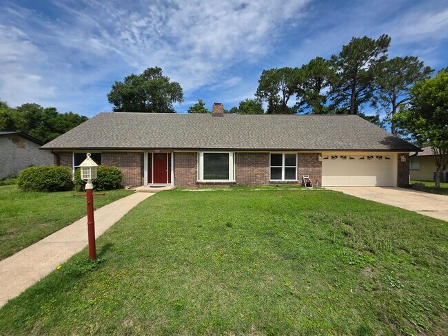 Building Photo - Beautifully renovated 4BR/3BA home close to NAS and beaches