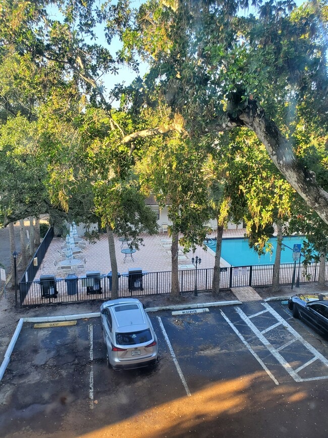 Foto del edificio - 6700 Cypress Rd