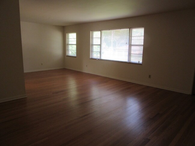 Foto del edificio - 7602 Baltimore Ave