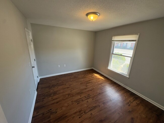 Building Photo - 130 Lanier Dr #32