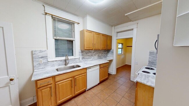 Foto del edificio - SINGLE FAMILY HOUSE!  4 BEDROOMS + 2 FULL ...