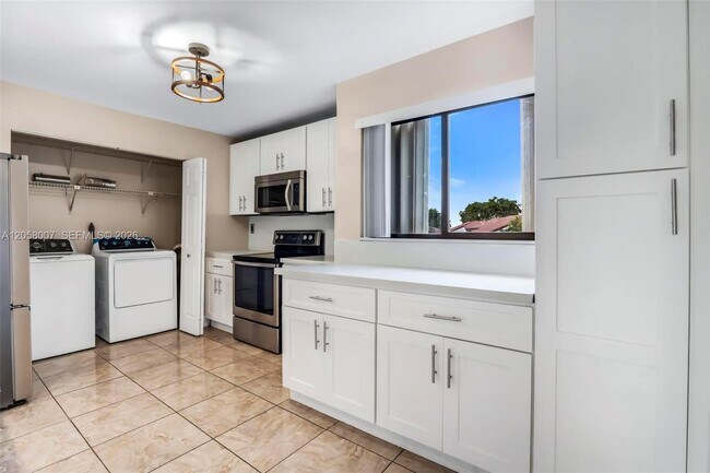 Foto del edificio - 9937 NW 9th St Cir