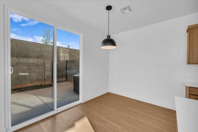Foto del edificio - 4 bedroom, 2.5 bathrooms Home!