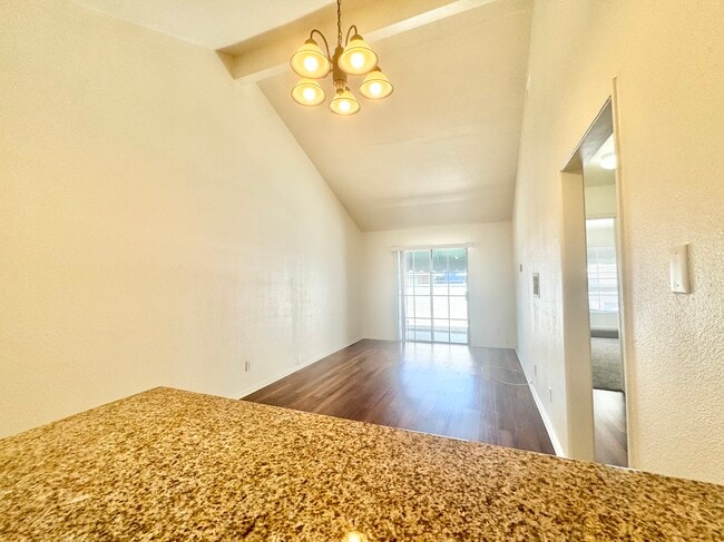 Foto del edificio - 1218 Long Beach Blvd