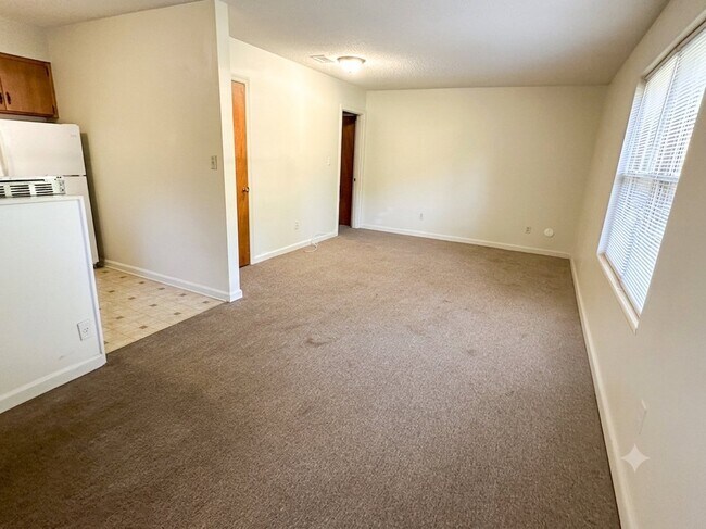Building Photo - 3105 Woodmore Ln NW