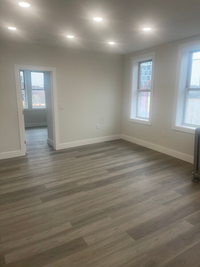 Building Photo - 109 Hutton St