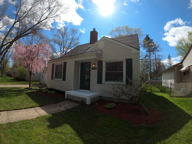 Foto del edificio - 4 Bed 2 Bath Farmington Hills home for lease