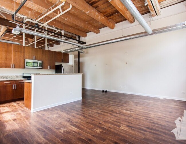 Building Photo - 7377 N Rogers Ave